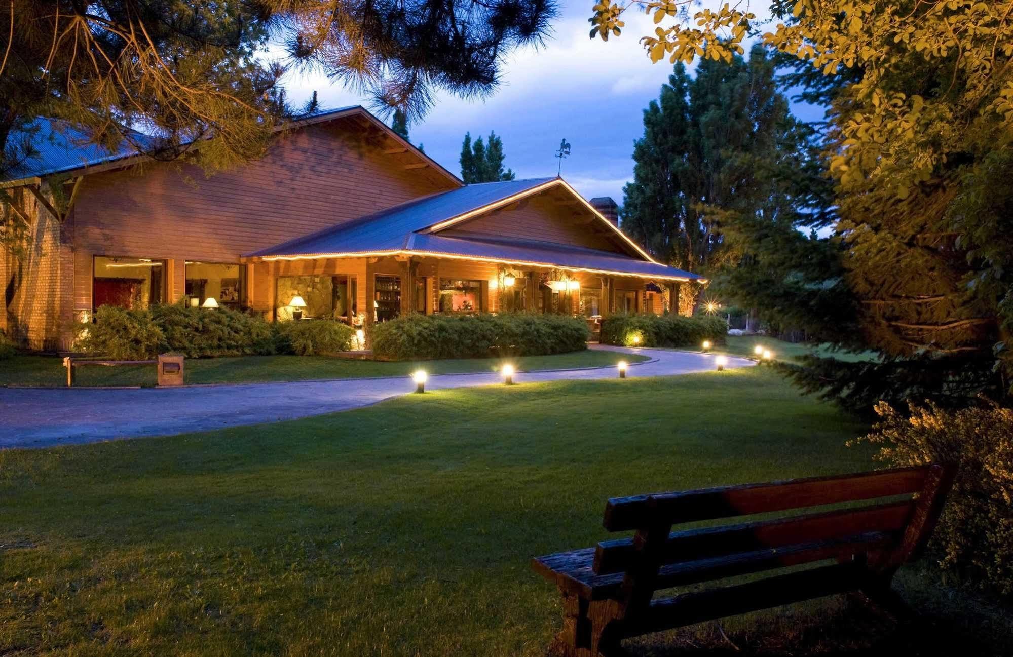 Hotel Posada Los Alamos El Calafate Bagian luar foto