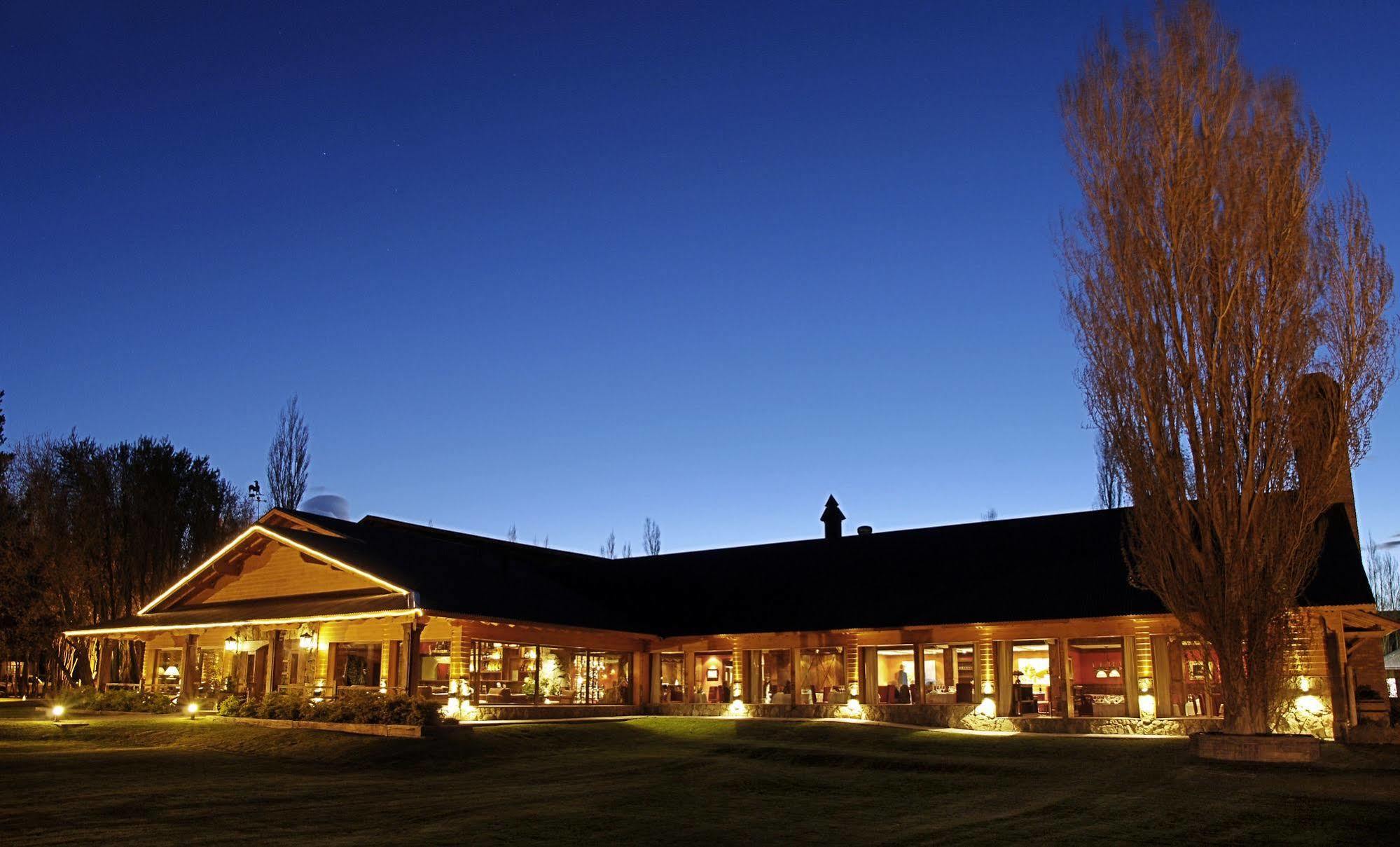 Hotel Posada Los Alamos El Calafate Bagian luar foto